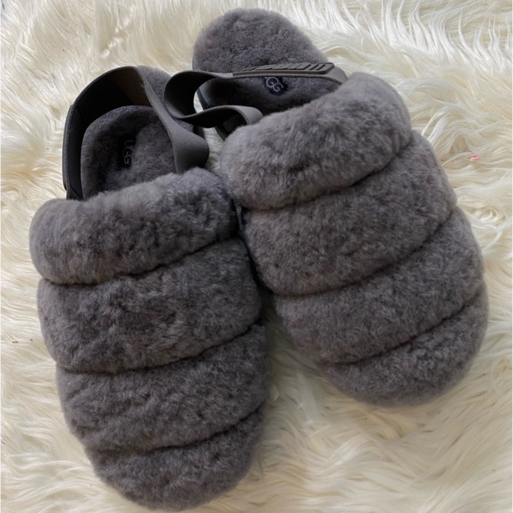 UGG Super Fluff Slides